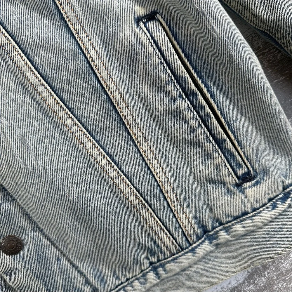 Levi’s Ex Boyfriend Trucker Sherpa Denim Jacket - Picture 6 of 13